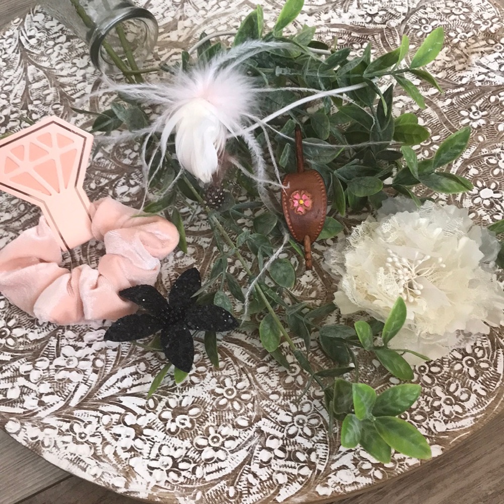 Hair and Brooch Bundle! Feathers Glitter Velvet Floral